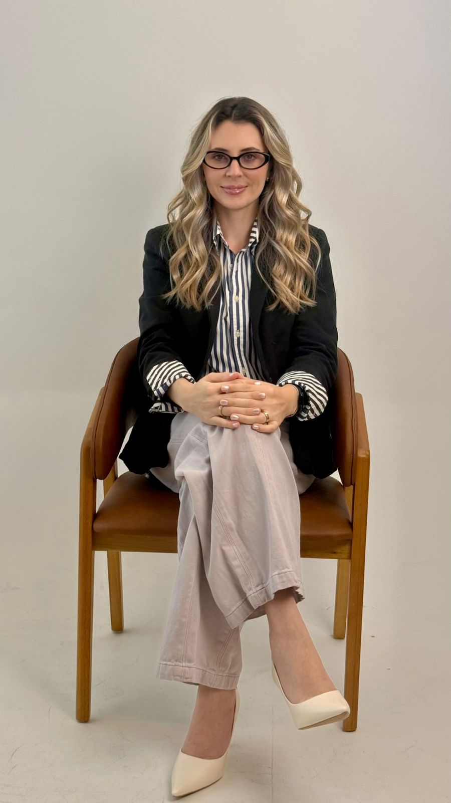 Retrato profissional de Gislaine Woitechen, consultora da Connecti Financiamentos